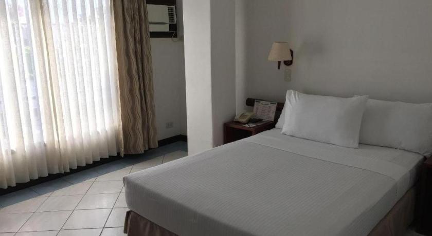 Soledad Suites Panglao Exterior foto